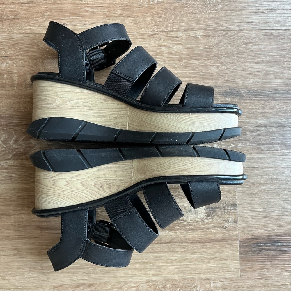 Sorel - Women’s Wedge Sandals - Size 8 - Black - EUC